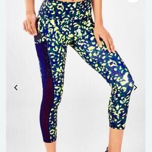 Fabletics Mila Pocket Powerhold Tight Neon Cheetah Capri Women’s Leggings Size S
